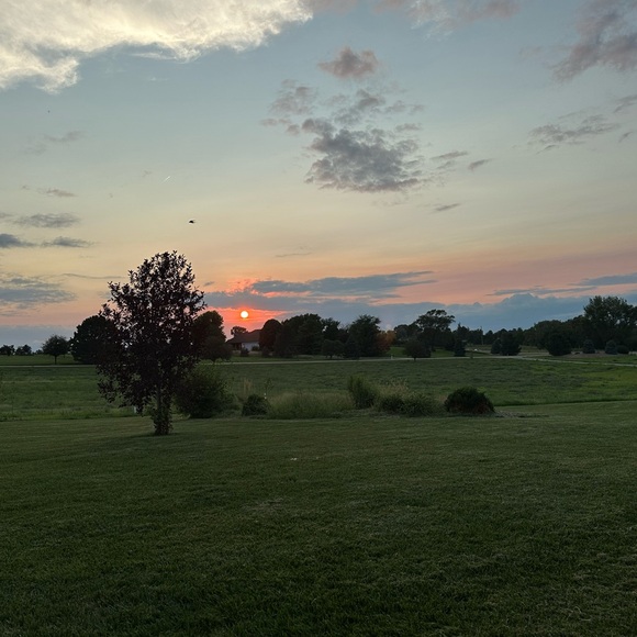 Meet your Posher, Lindsey - Picture 1 of 1